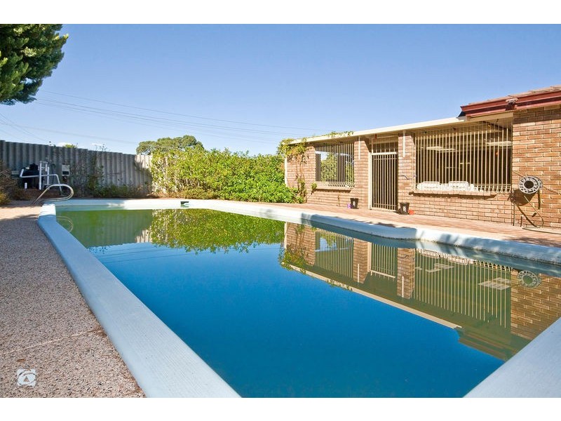4 Plover Drive, Yangebup WA 6164