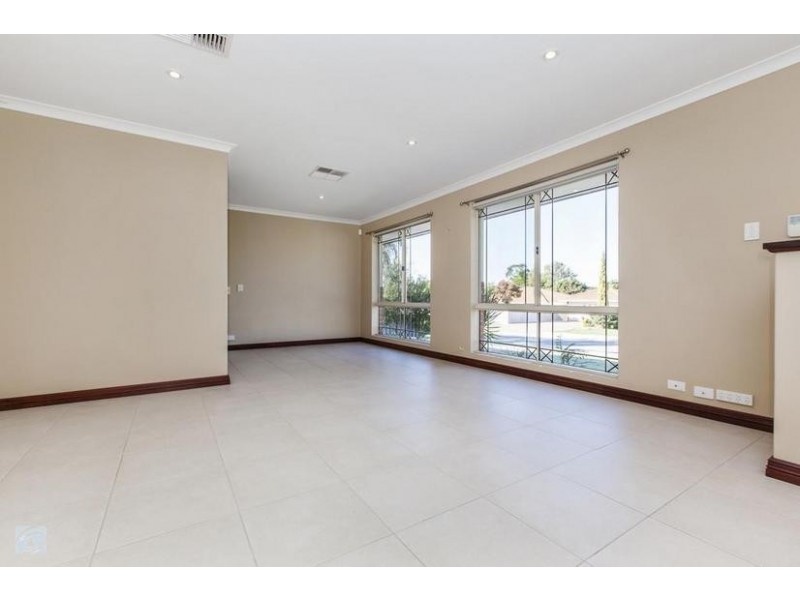 43 Bolderwood Drive, South Lake WA 6164