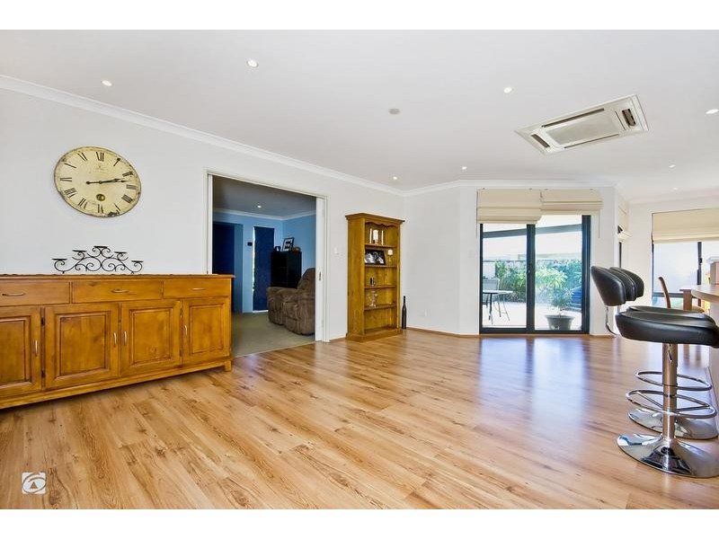 27 Beaumont Parkway, Success WA 6164