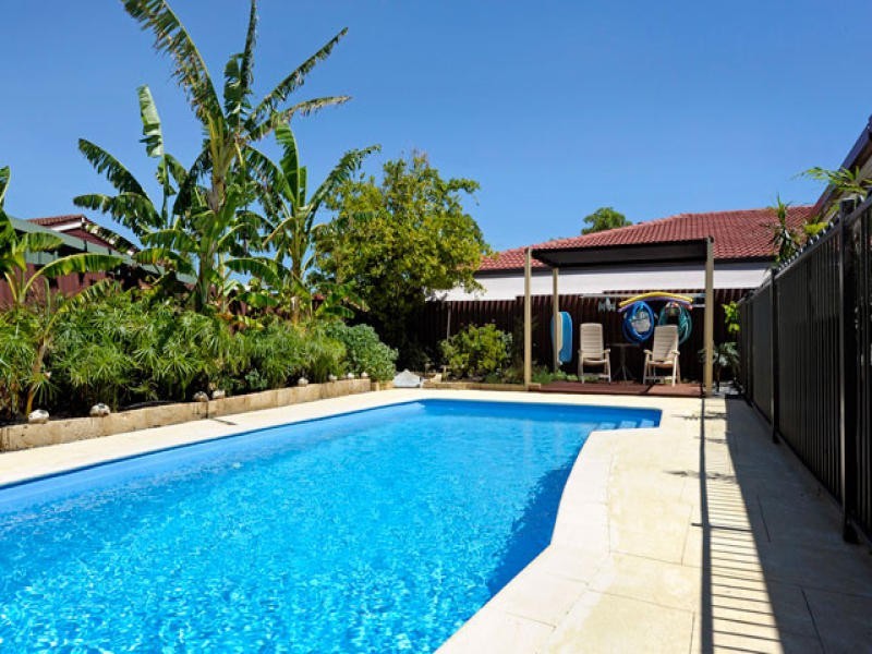 6 Crake Place, Yangebup WA 6164