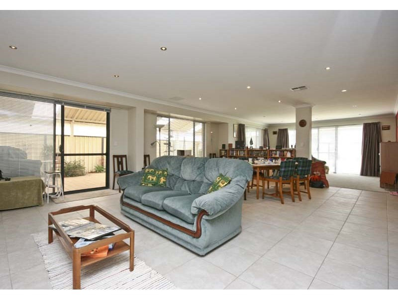 29 Thomas Street, South Lake WA 6164