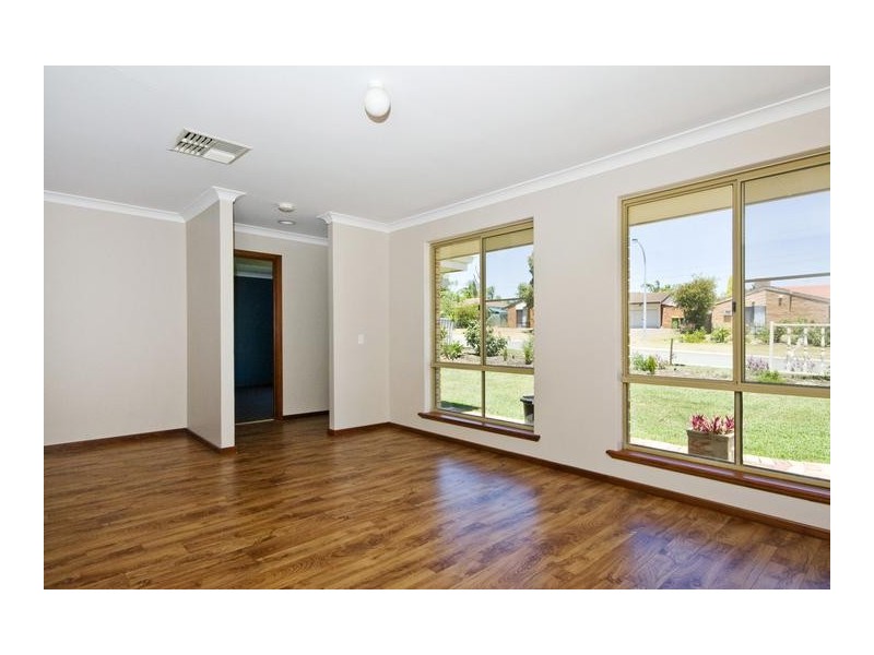 20 Whitlock Crescent, South Lake WA 6164