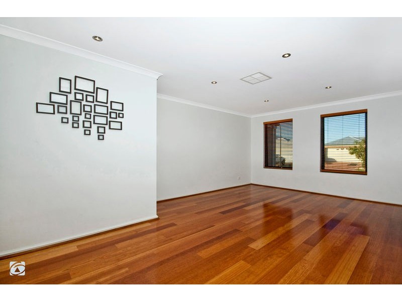 4 Oxburgh Link, Success WA 6164