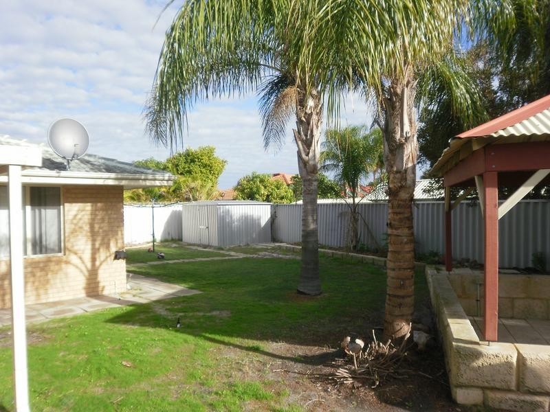 11 Jenniphur Court, Atwell WA 6164