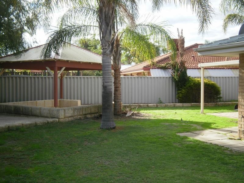 11 Jenniphur Court, Atwell WA 6164