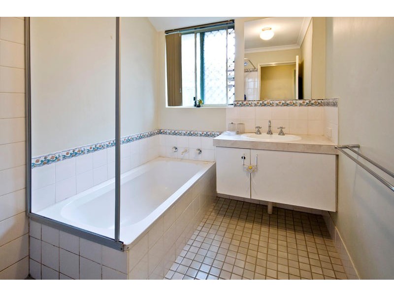 23 Labyrinth Way, South Lake WA 6164
