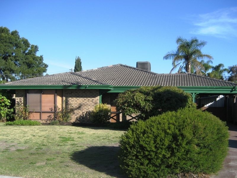 9 Broadwater Gardens, South Lake WA 6164