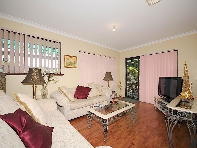 9 Broadwater Gardens, South Lake WA 6164