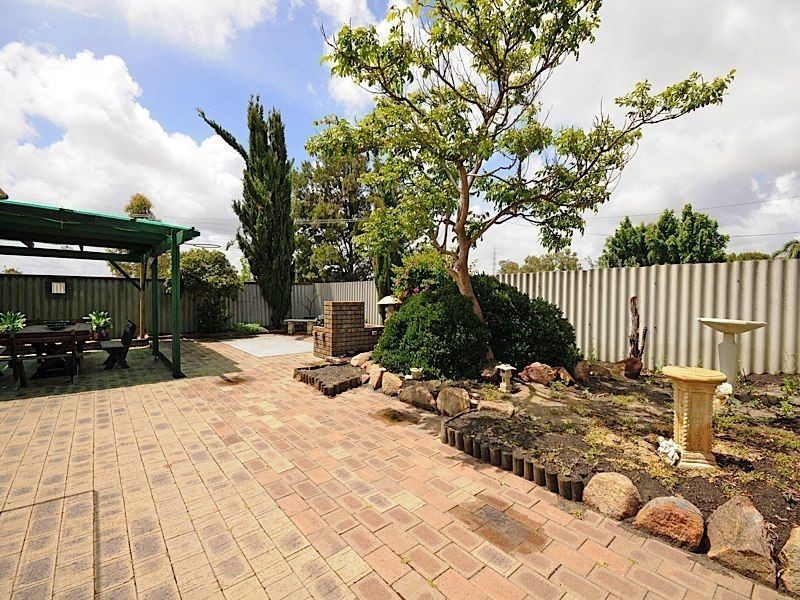 9 Broadwater Gardens, South Lake WA 6164
