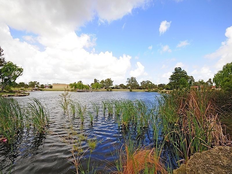 9 Broadwater Gardens, South Lake WA 6164