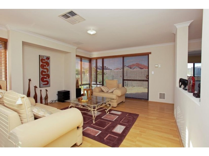 10 Leichhardt Crossing, Hammond Park WA 6164