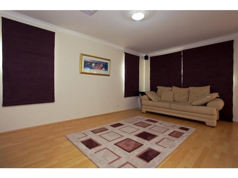 10 Leichhardt Crossing, Hammond Park WA 6164