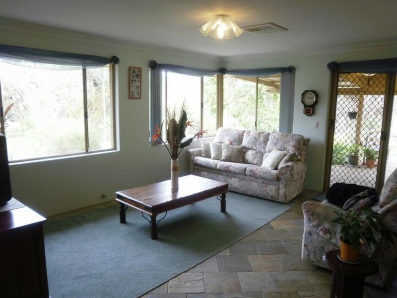 11 Sherwin Place, Wandi WA 6167