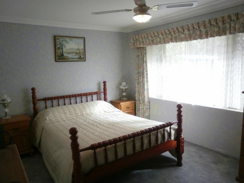 11 Sherwin Place, Wandi WA 6167