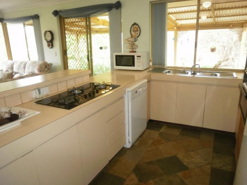 11 Sherwin Place, Wandi WA 6167