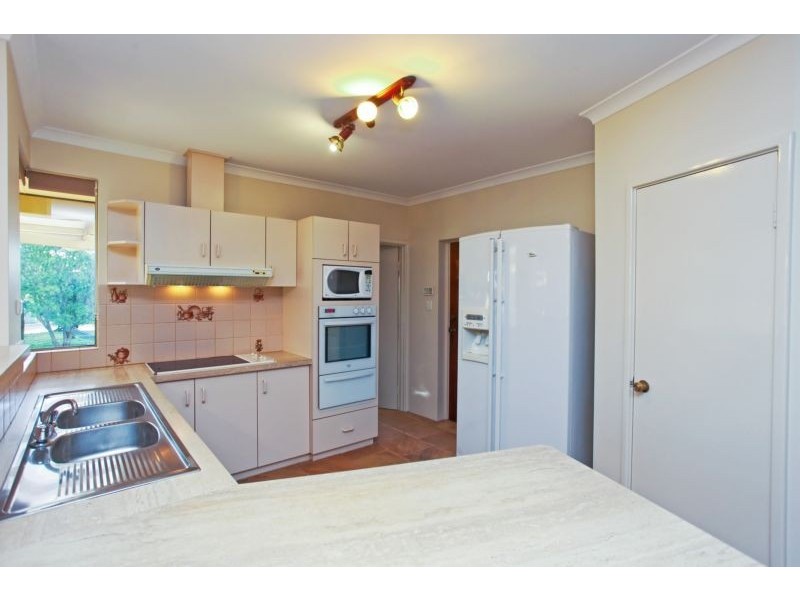 498 Rowley Road, Oakford WA 6121