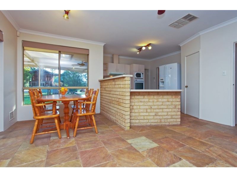 498 Rowley Road, Oakford WA 6121