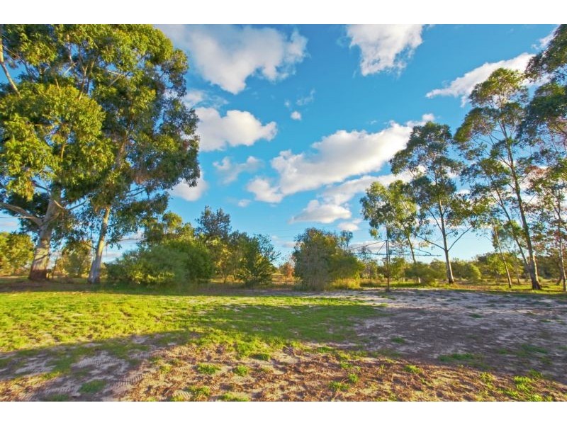 498 Rowley Road, Oakford WA 6121