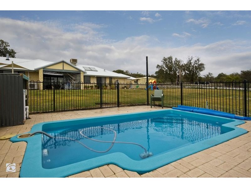 372 Boomerang Road, Oldbury WA 6121
