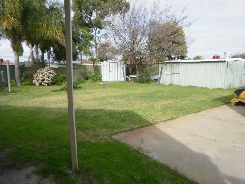 16 Dulverson Place, South Lake WA 6164