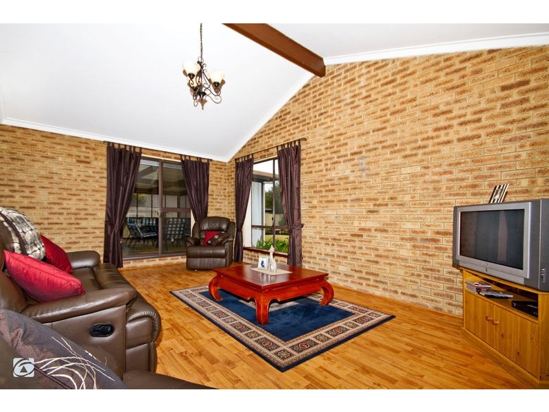 30 Moorhen Drive, Yangebup WA 6164