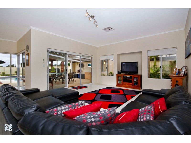 285 Tapper Road, Atwell WA 6164