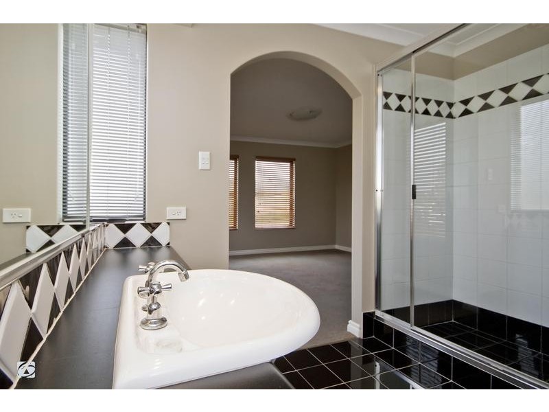 23 Marav Court, Success WA 6164