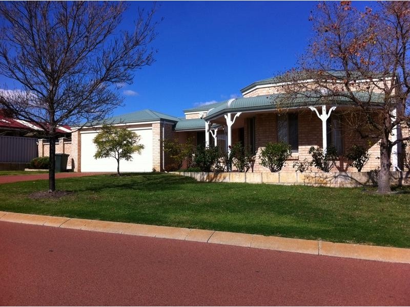 4 Ellesmere Circuit, Success WA 6164