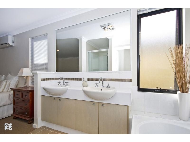 311 Tapper Road, Atwell WA 6164