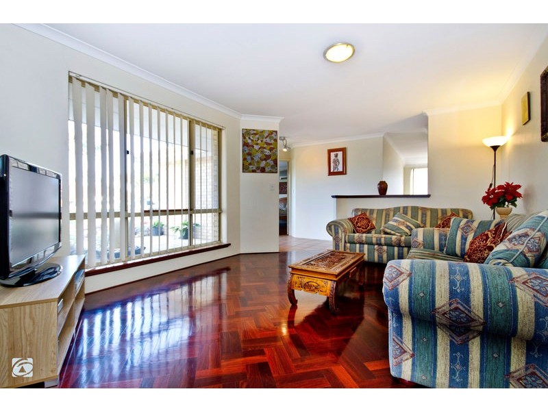 17 Sherbrooke Gardens, Bibra Lake WA 6163