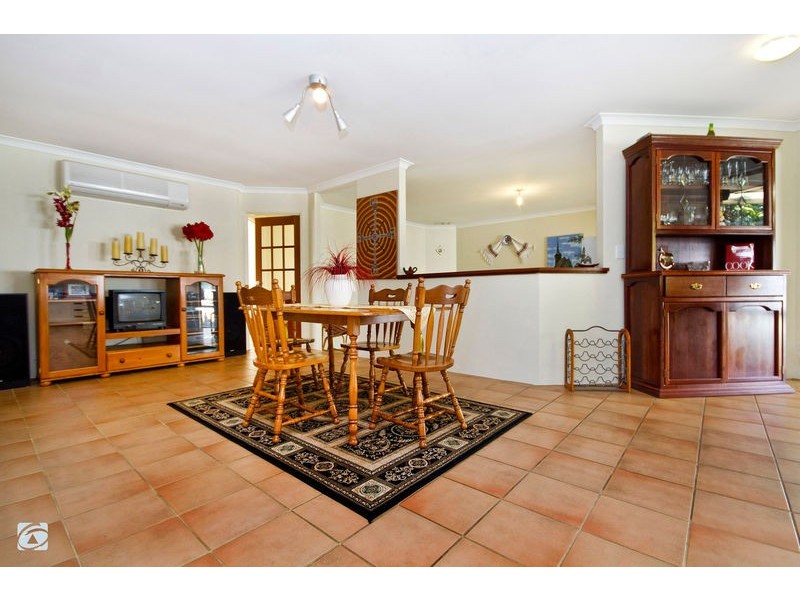 17 Sherbrooke Gardens, Bibra Lake WA 6163