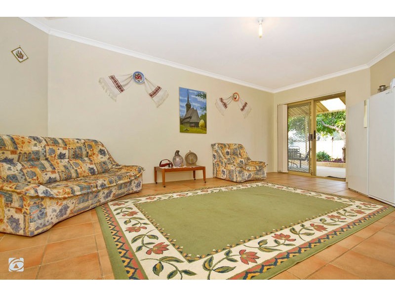 17 Sherbrooke Gardens, Bibra Lake WA 6163