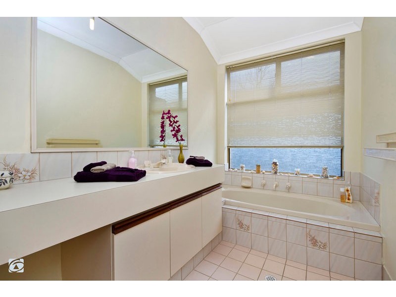 17 Sherbrooke Gardens, Bibra Lake WA 6163