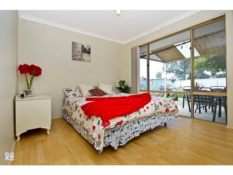 17 Sherbrooke Gardens, Bibra Lake WA 6163