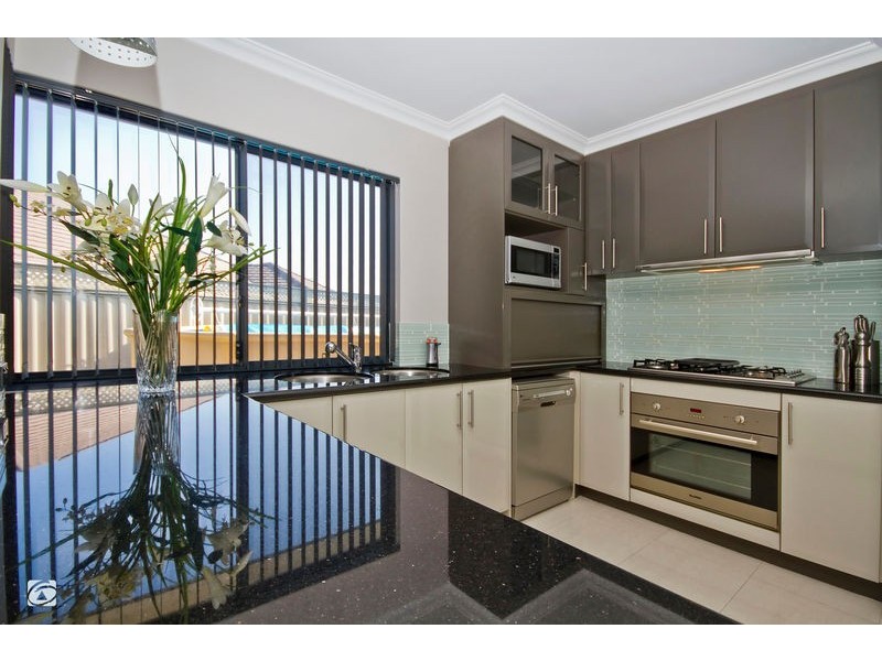 18 Giverny Garden, Aubin Grove WA 6164