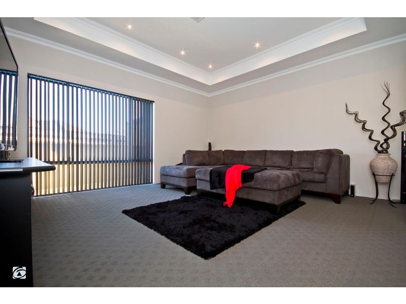 18 Giverny Garden, Aubin Grove WA 6164