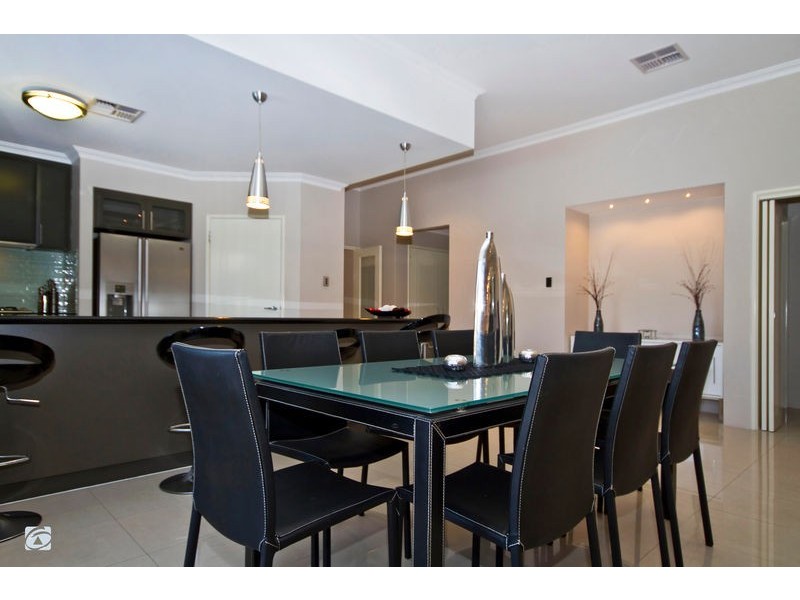 18 Giverny Garden, Aubin Grove WA 6164