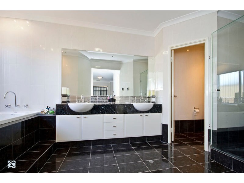 18 Giverny Garden, Aubin Grove WA 6164