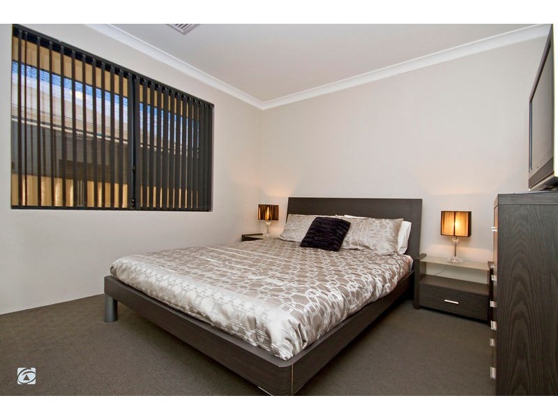 18 Giverny Garden, Aubin Grove WA 6164