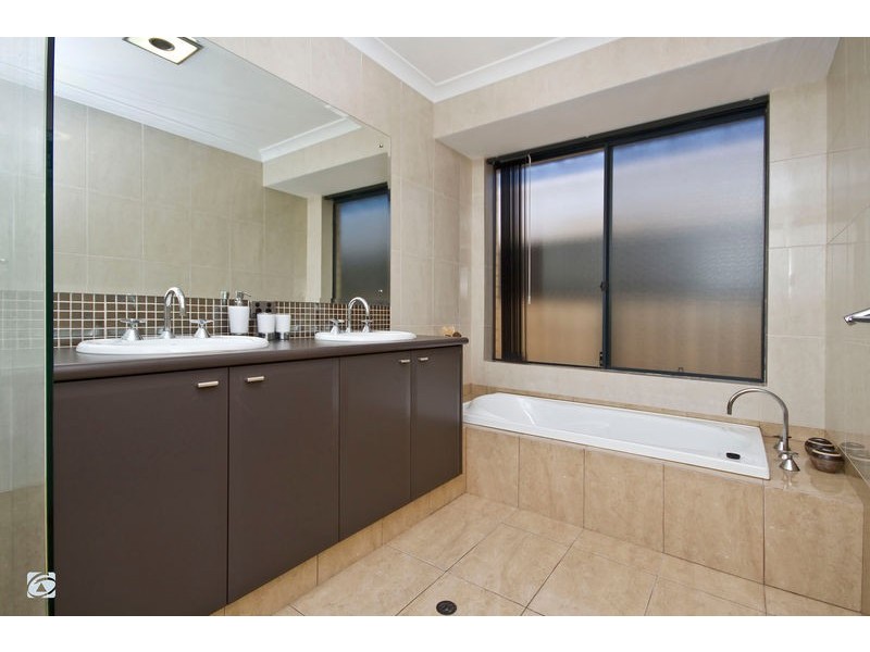 18 Giverny Garden, Aubin Grove WA 6164