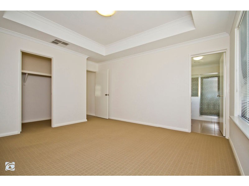 9 Willerin Loop, Success WA 6164