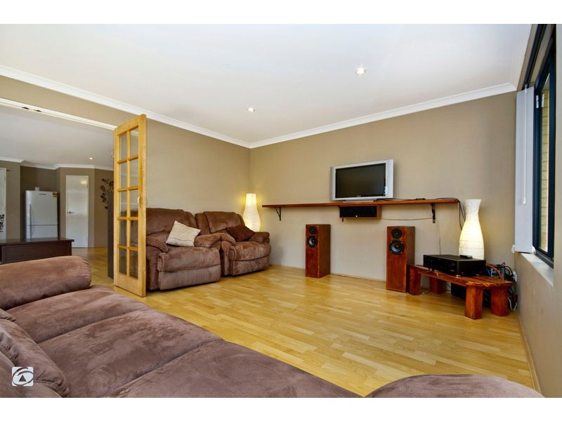 15 Dorrigo Way, South Lake WA 6164