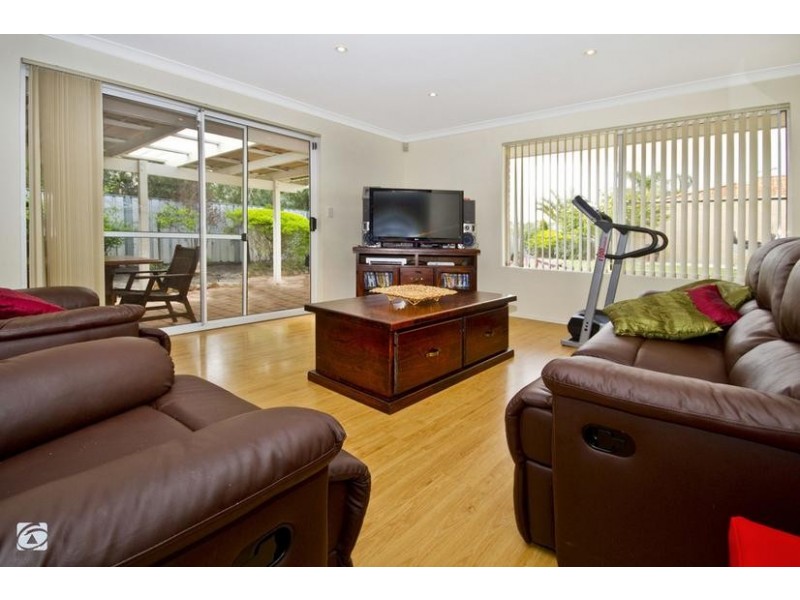 18 Baningan Avenue, Success WA 6164