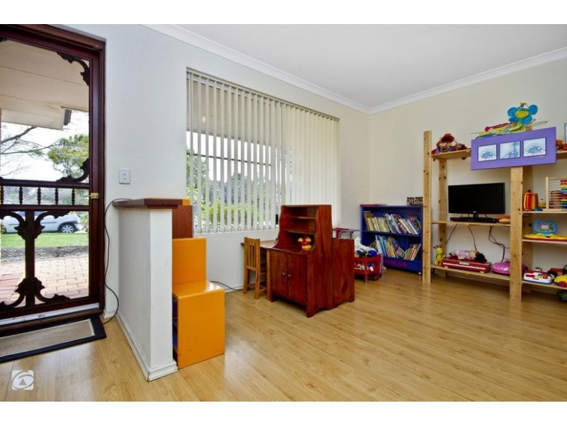 18 Baningan Avenue, Success WA 6164