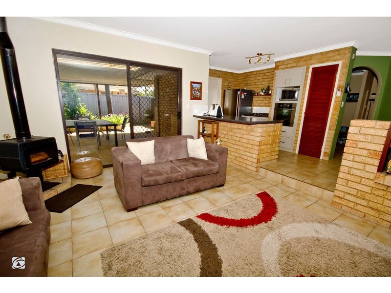 1 Nagambie Close, South Lake WA 6164