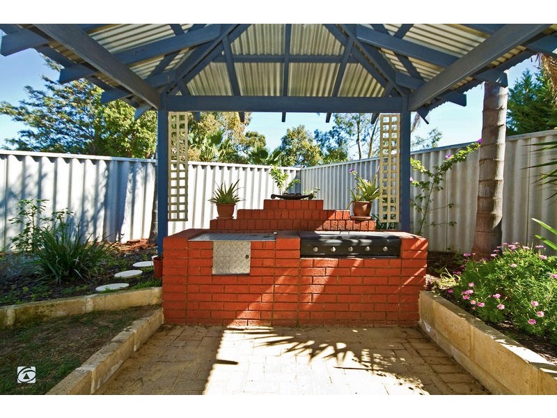 1 Nagambie Close, South Lake WA 6164