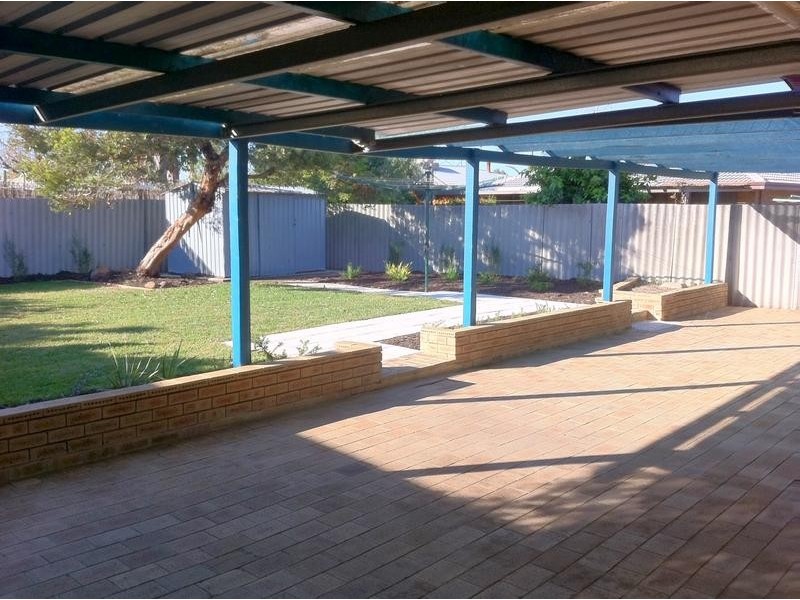 22 Broadwater Gardens, South Lake WA 6164