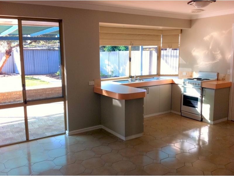 22 Broadwater Gardens, South Lake WA 6164