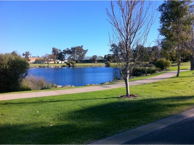 22 Broadwater Gardens, South Lake WA 6164