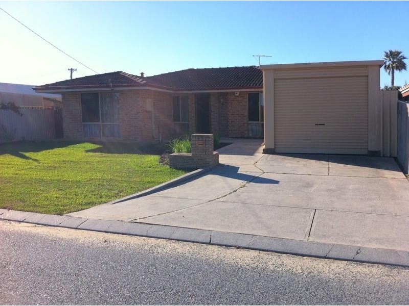 22 Broadwater Gardens, South Lake WA 6164